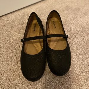 White Mountain Mary Jane flats